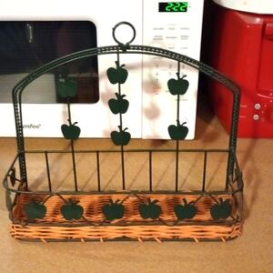 Green and Brown Apple Design Spice Rack